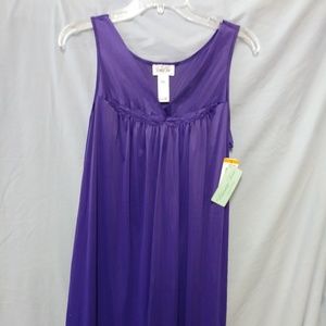 Vanity Fair Size S Gown Purple